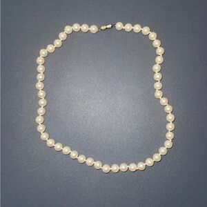 Women’s Pearl necklace